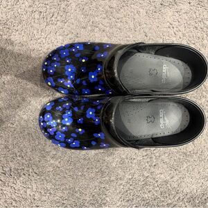 Dansko womens Black and Blue Floral Clogs